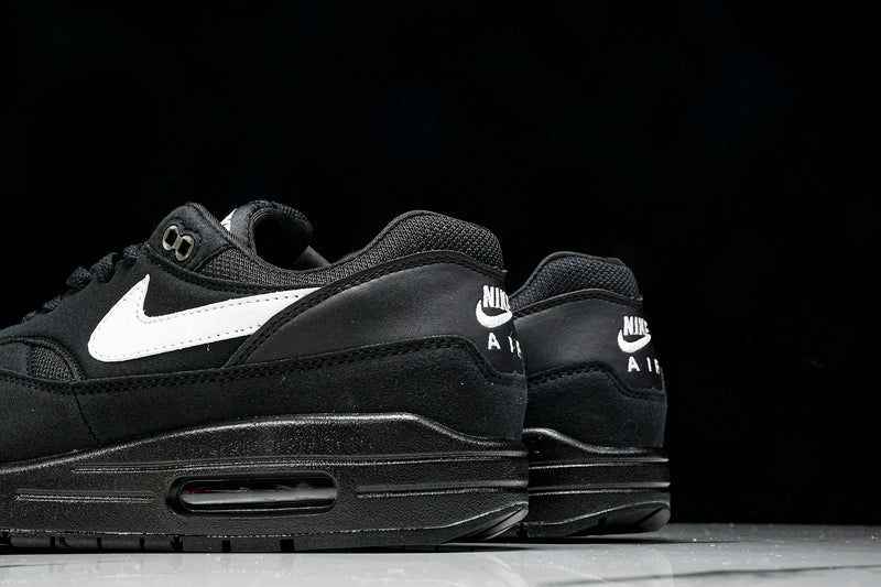 Air Max 1 Black White