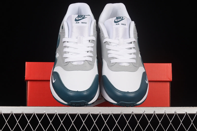 Air Max LV8” White/Dark /Teal DH4059-101