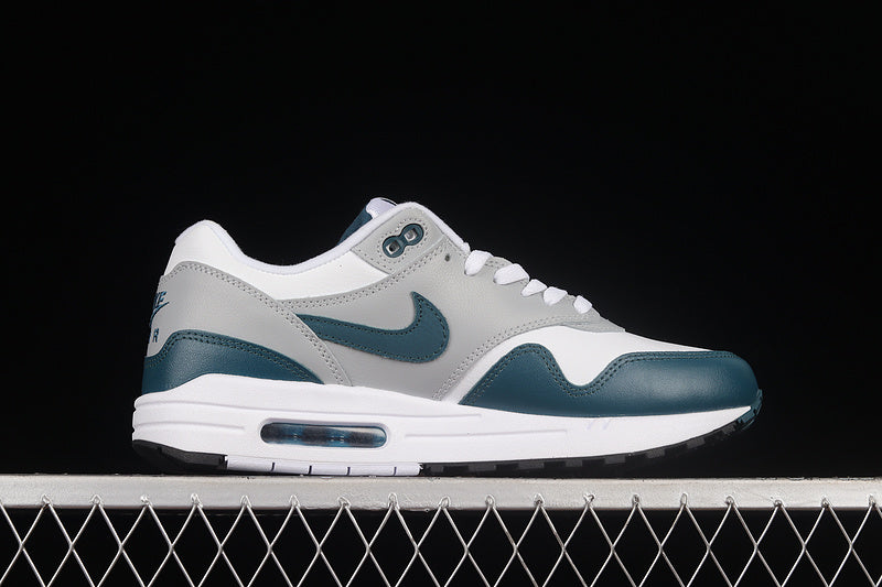 Air Max LV8” White/Dark /Teal DH4059-101