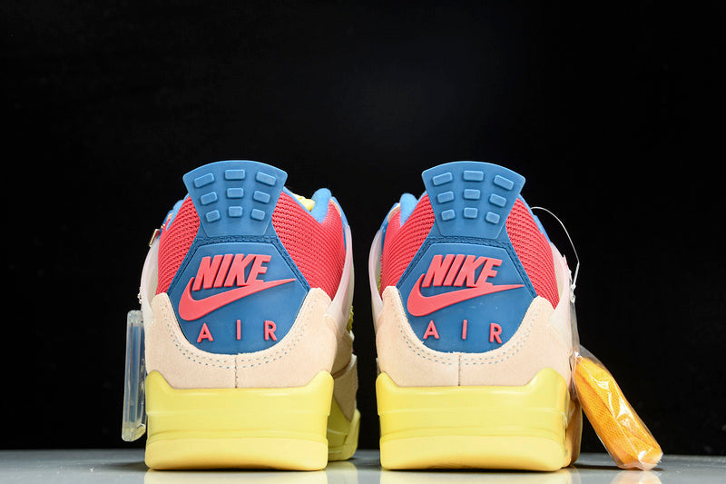 Air Jordan 4s RETRO GUAVA ICE/LIGHT