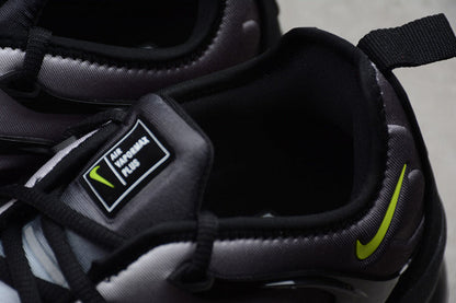 VAPORMAX PLUS BLACK/VOLT-WHITE