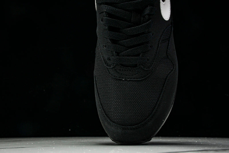 Air Max 1 Black White