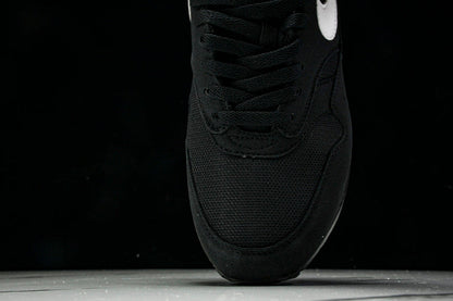 Air Max 1 Black White