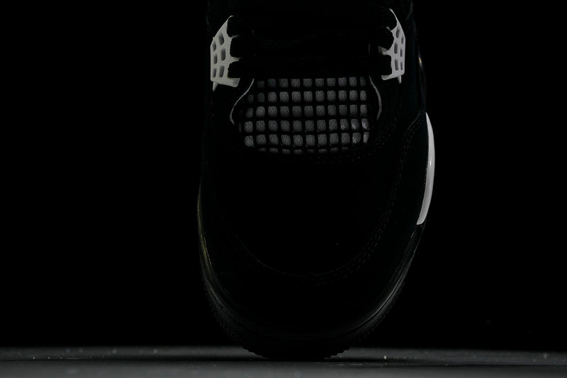 Air Jordan 4s RETRO WHITE THUNDER