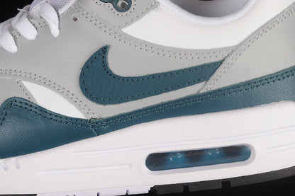 Air Max LV8” White/Dark /Teal DH4059-101