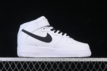 AIR FORCE 1 07 LOW CASUAL SHOES BLACK/WHITE