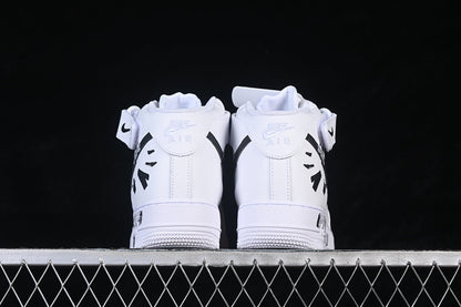 AIR FORCE 1 07 LOW CASUAL SHOES BLACK/WHITE