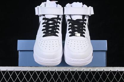 AIR FORCE 1 07 LOW CASUAL SHOES BLACK/WHITE