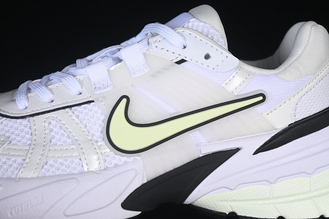 V2K RUN WHITE/PURE PLATINUM/SUMMIT