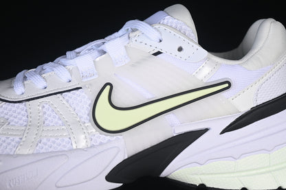 V2K RUN WHITE/PURE PLATINUM/SUMMIT