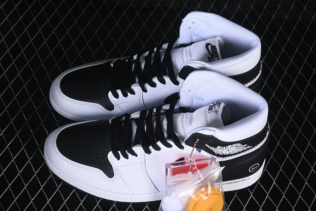 JORDAN 1 HIGH BLACK/WHITE