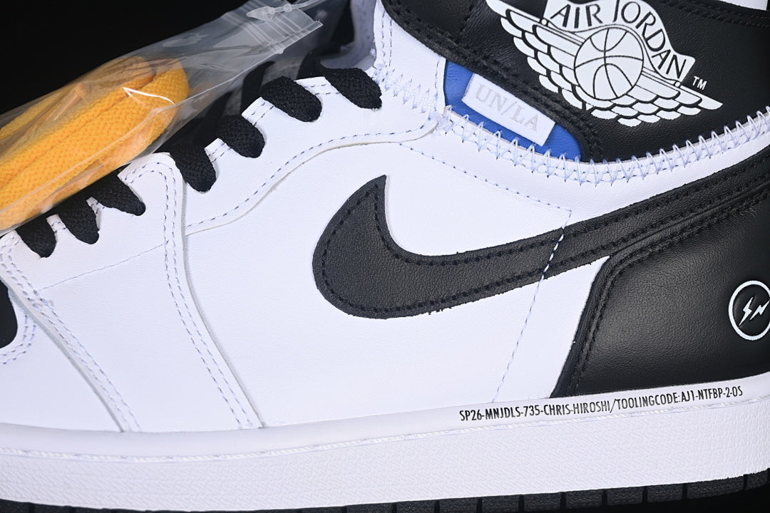 JORDAN 1 HIGH BLACK/WHITE