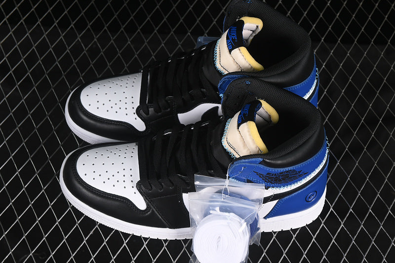 JORDAN 1 RETRO WHITE/BLACK/BLUE