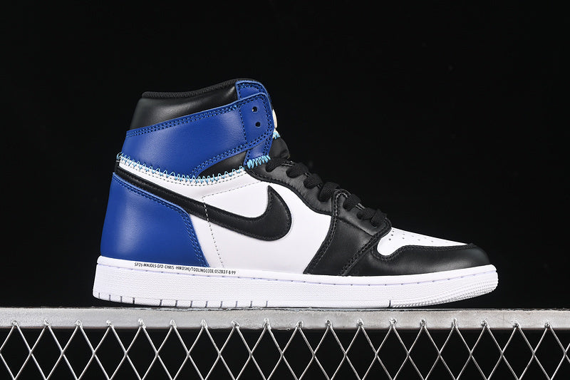 JORDAN 1 RETRO WHITE/BLACK/BLUE